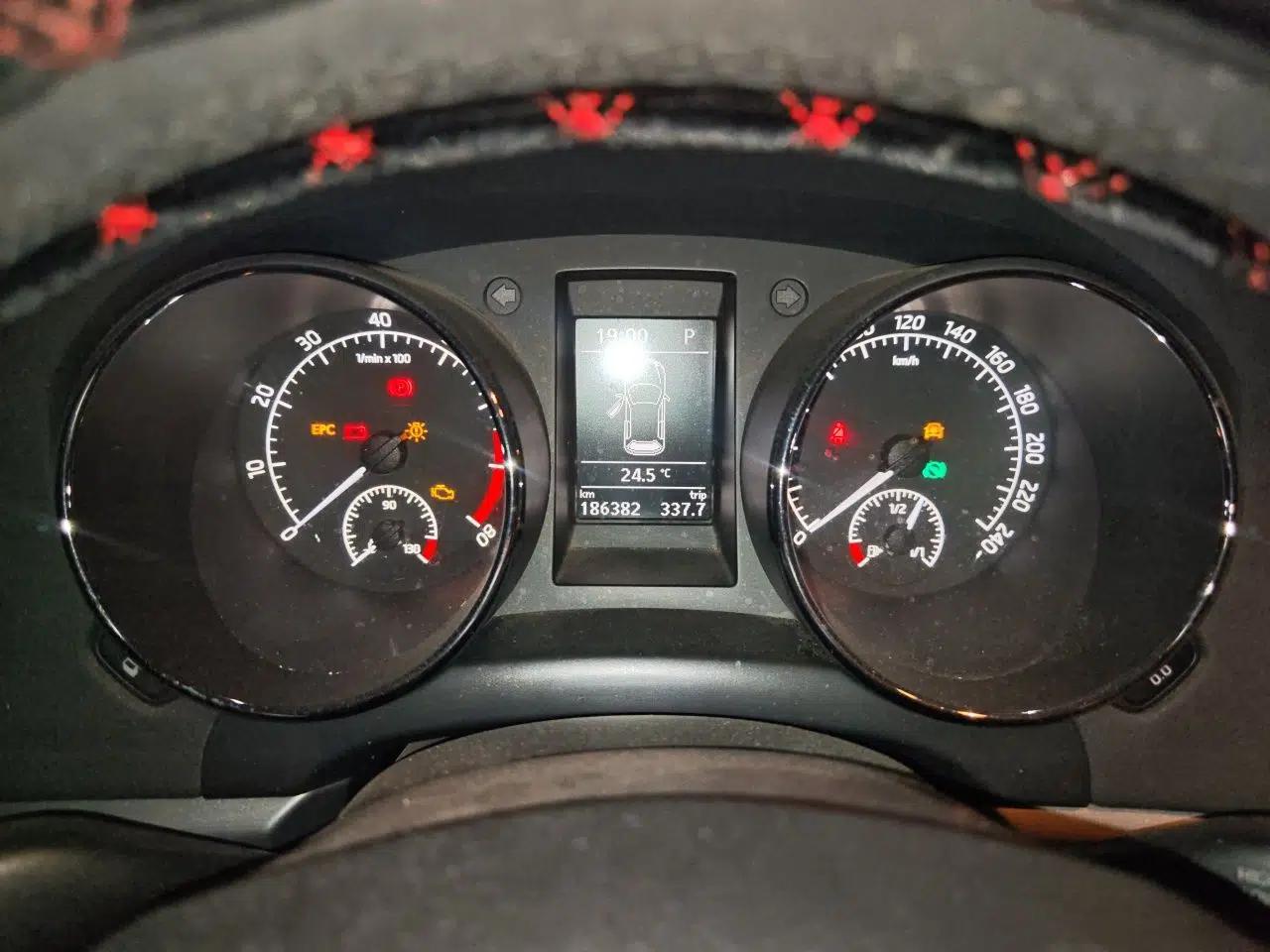 Skoda Yeti 2014 1.8TSI DSG Polar Edition — миниатюра 11