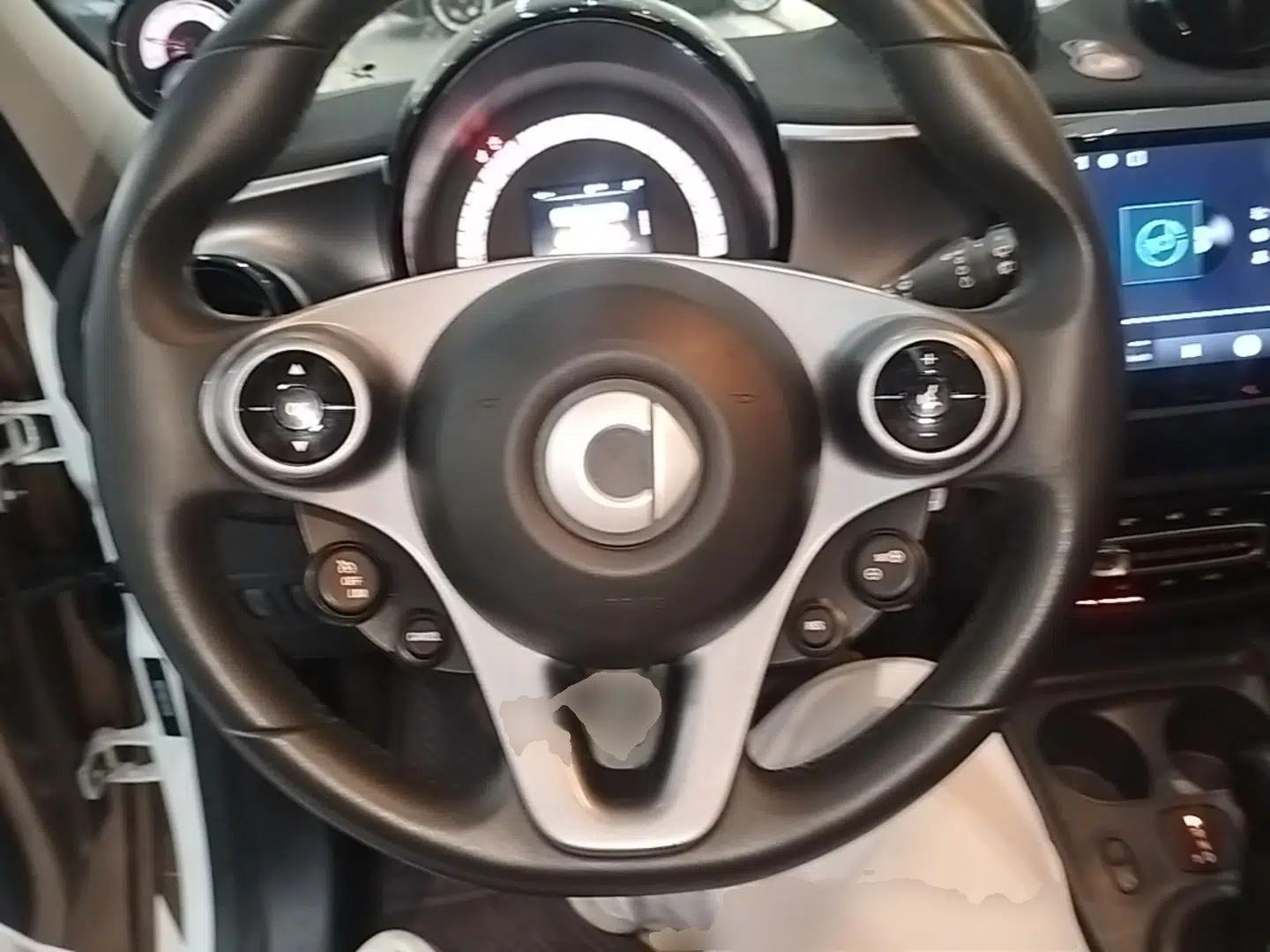 smart forfour 2016 0.9T 66 kW Pioneer Edition — миниатюра 13