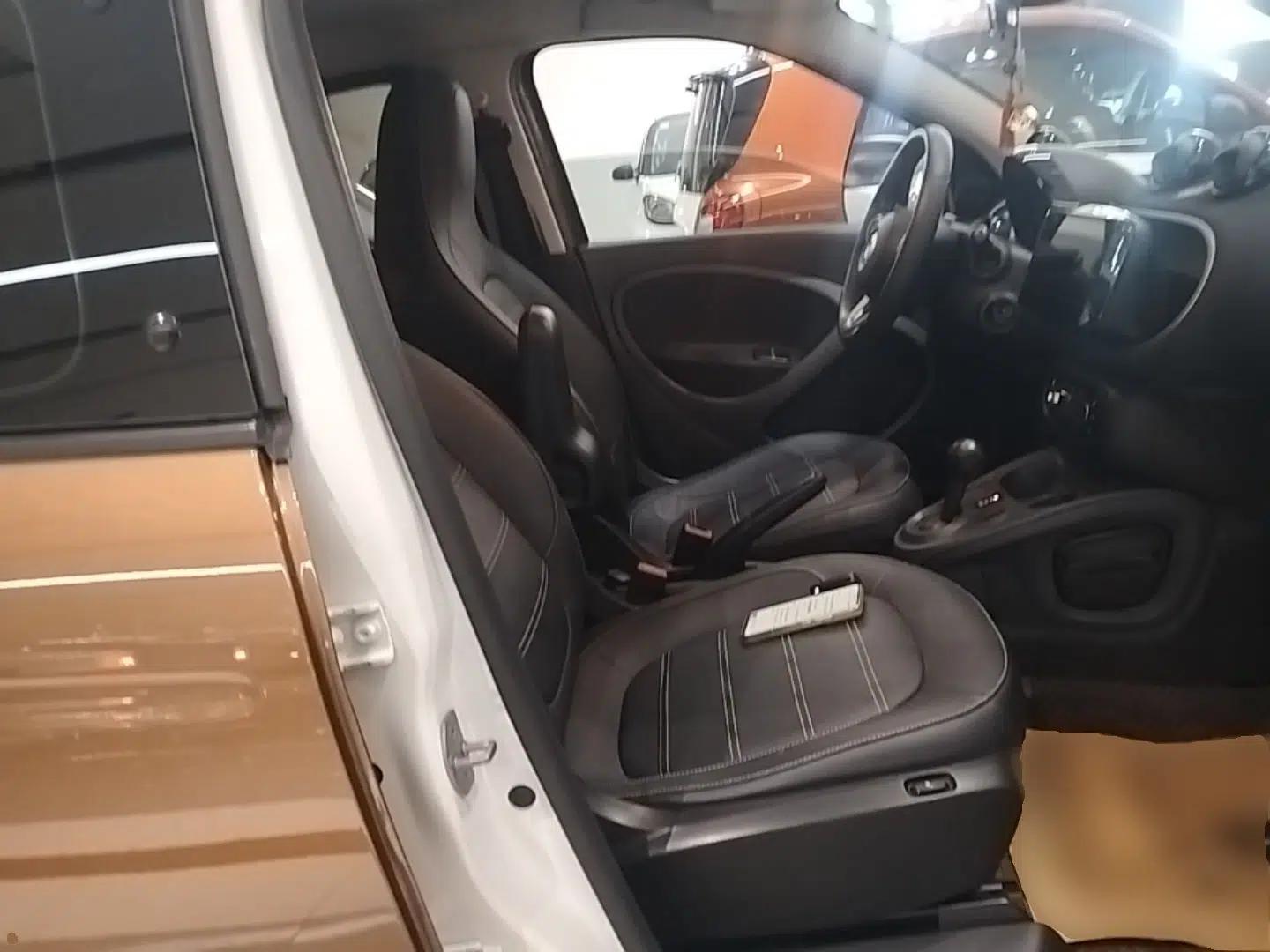 smart forfour 2016 0.9T 66 kW Pioneer Edition — миниатюра 19
