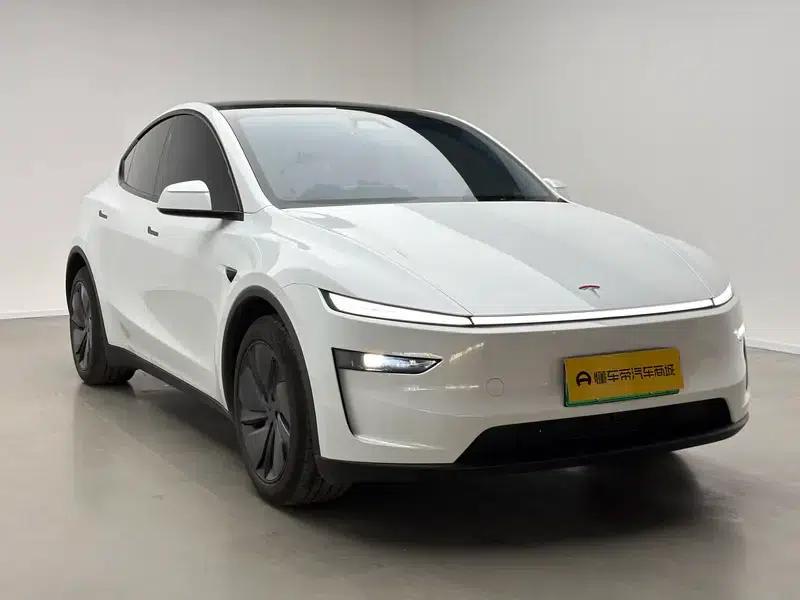 Model Y 2025 Rear-Wheel Drive — миниатюра 3