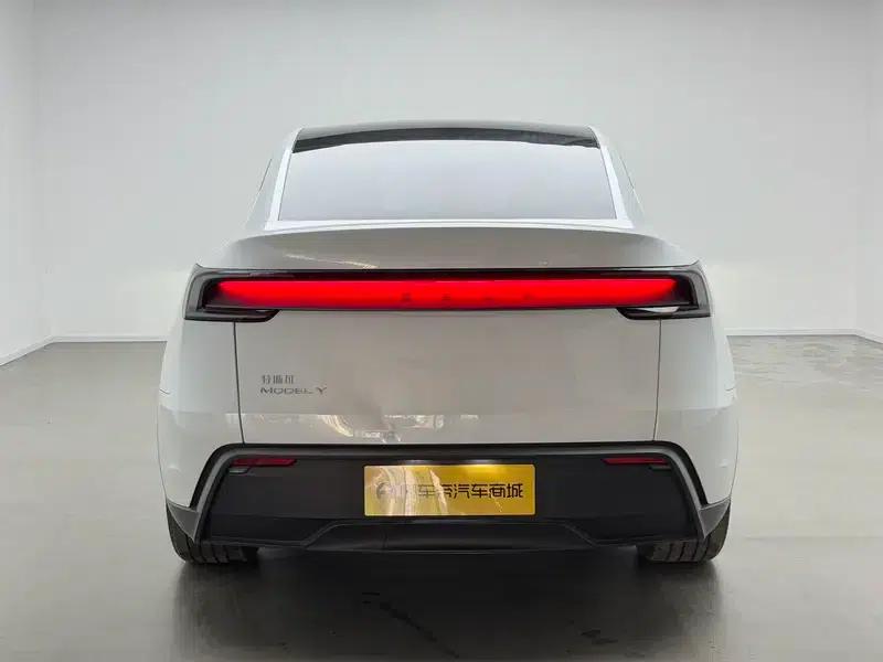Model Y 2025 Rear-Wheel Drive — миниатюра 6