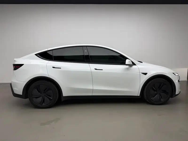 Model Y 2025 Rear-Wheel Drive — миниатюра 8