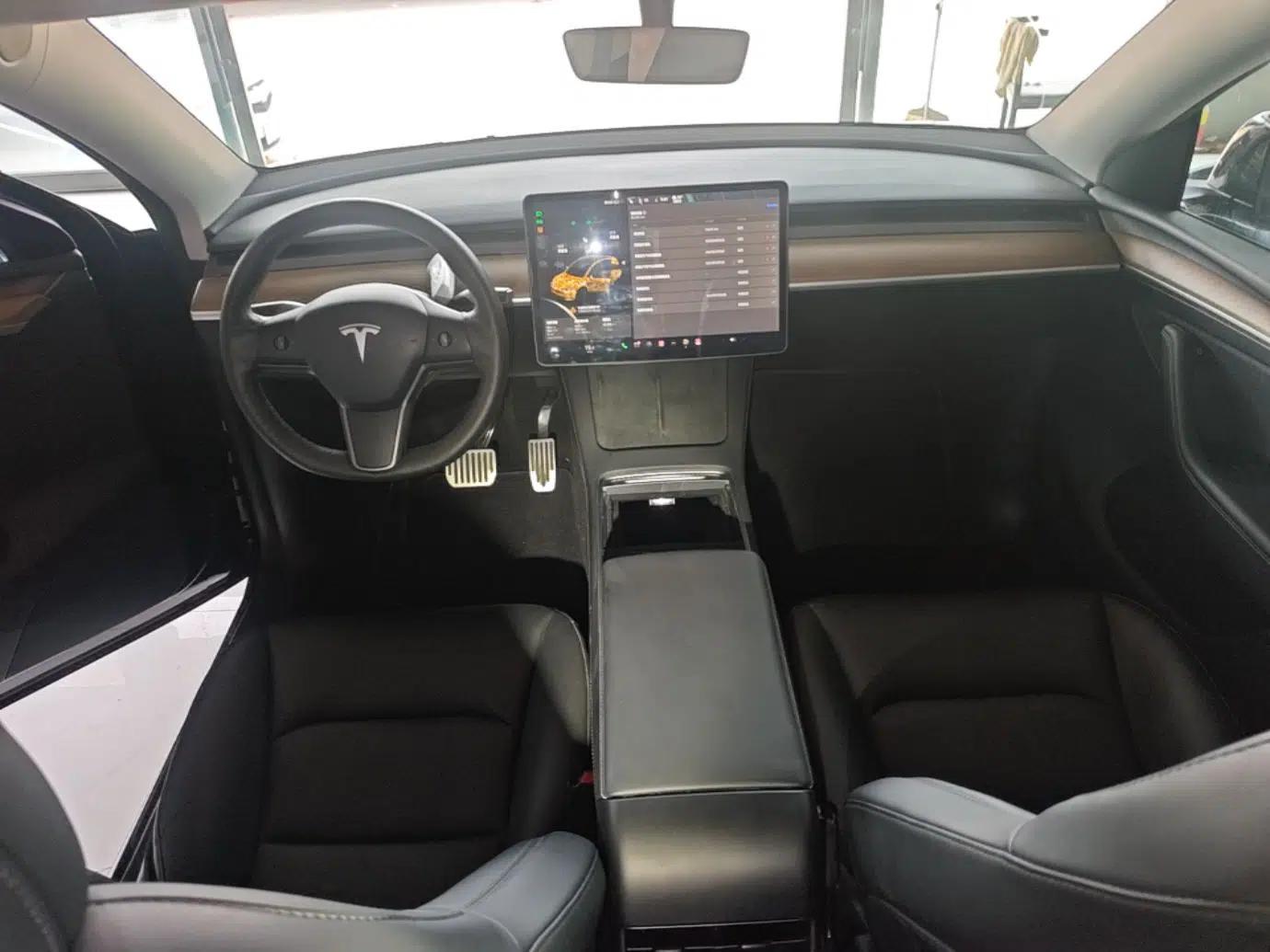 Tesla Model Y 2021 Long-Range All-Wheel-Drive Version — миниатюра 12