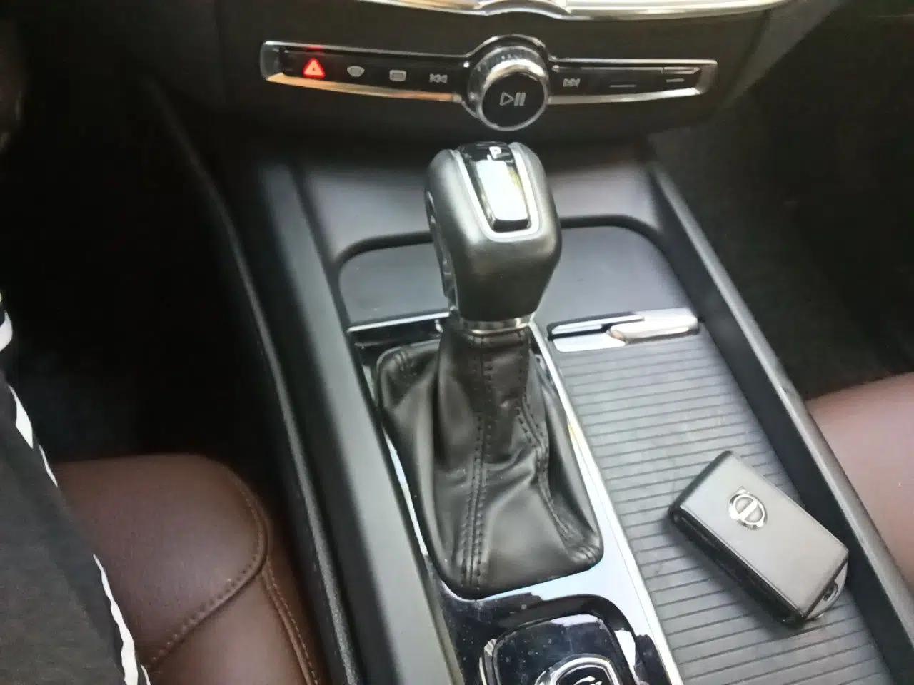 Volvo XC60 2018 T5 4x4 Zhiyi Edition — миниатюра 14