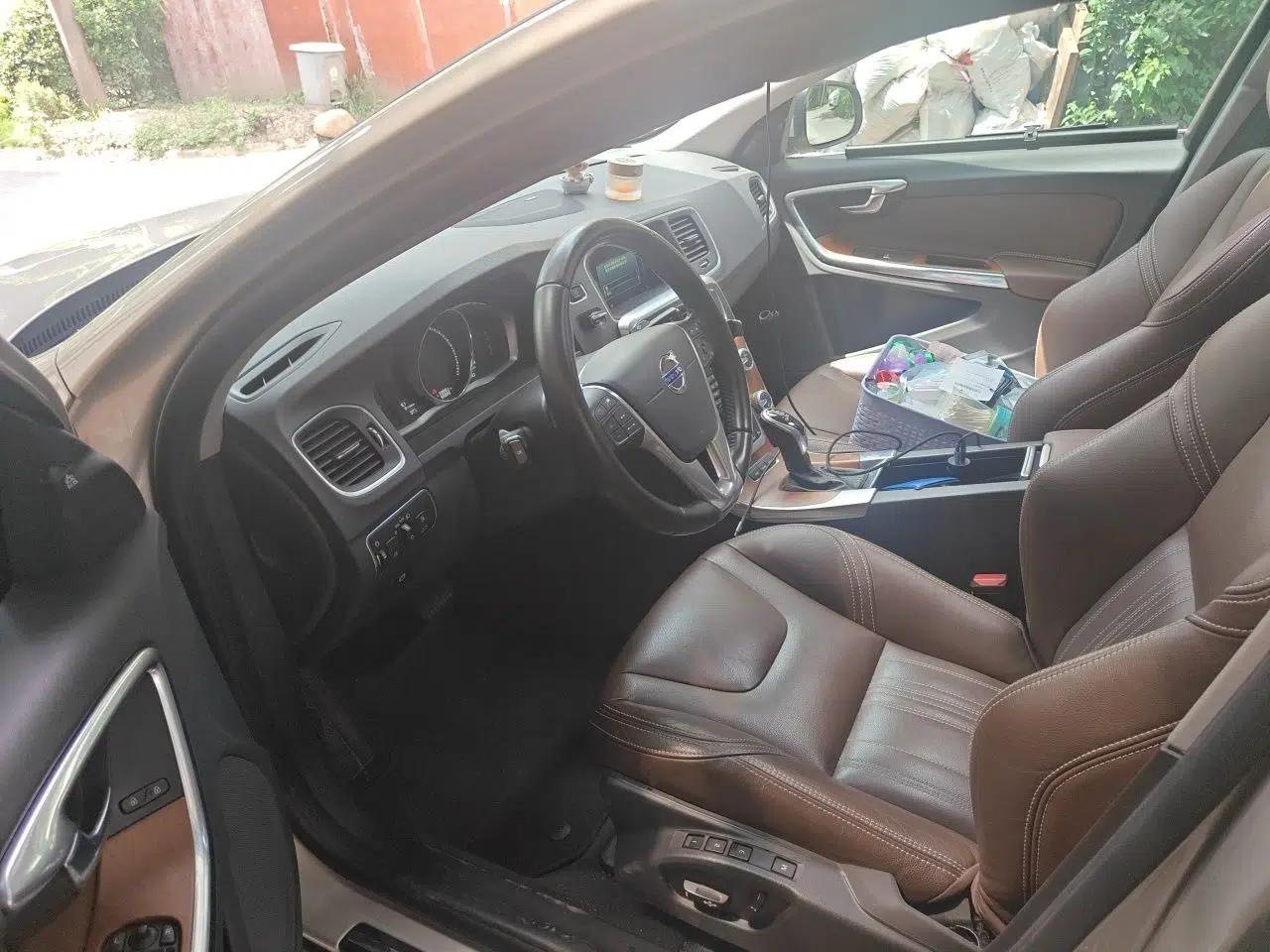 Volvo S60 2015 S60L T5 Zhiyue Edition — миниатюра 16
