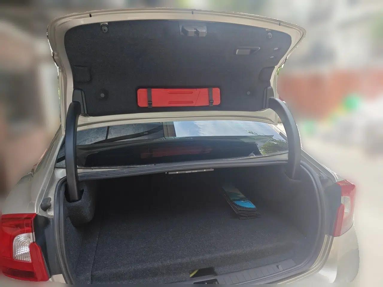 Volvo S60 2015 S60L T5 Zhiyue Edition — миниатюра 19
