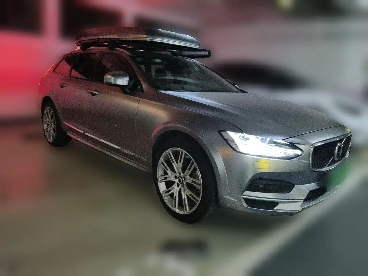 Volvo V90 2021 Cross Country B5 AWD Prestige Edition — миниатюра 3
