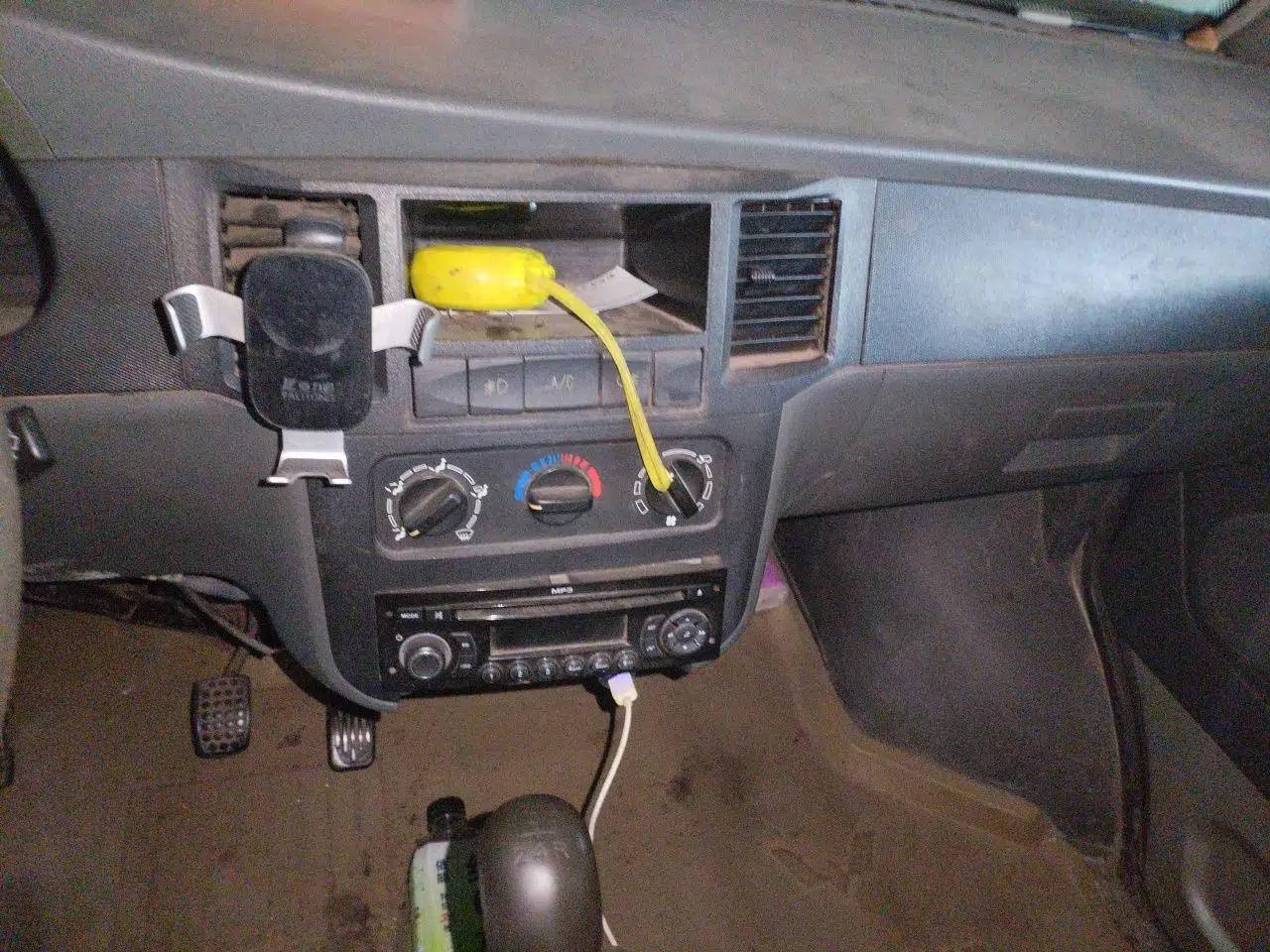 Wuling Zhiguang 2010 1.0L New Version Liye Style with Shorter Body — миниатюра 13