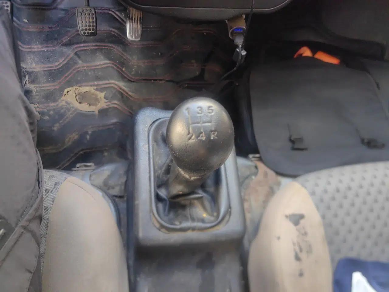 Wuling Zhiguang 2013 1.0L Practical Version — миниатюра 14