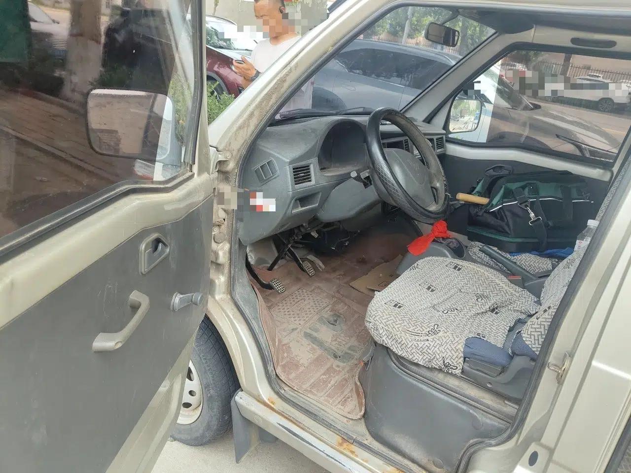 Wuling Zhiguang 2010 1.0L Liye Edition — миниатюра 16