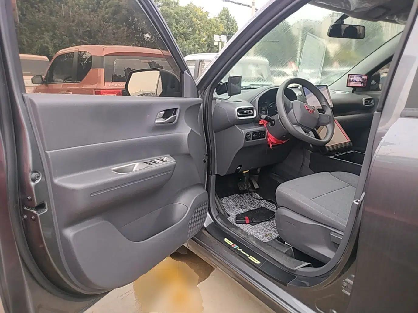 Wuling Hongguang New Energy 2025 Extended-Range Hybrid 50KM Comfort Version — миниатюра 18