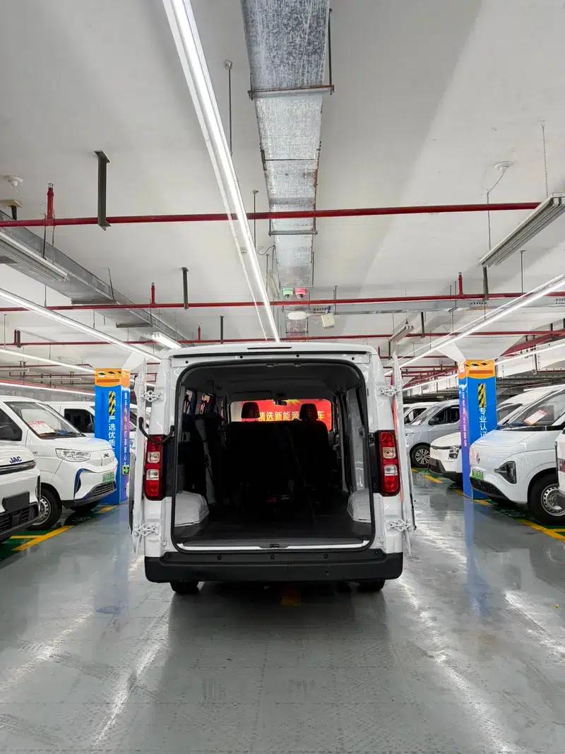 Wuling Yangguang 2024 Model 300km Comfort Bus Version 75kW — миниатюра 8