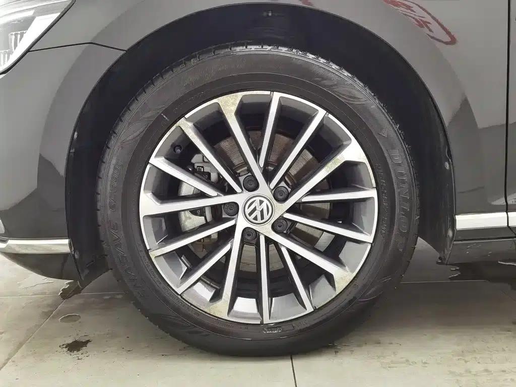 2020 Volkswagen Passat 330TSI DSG Luxury — миниатюра 17
