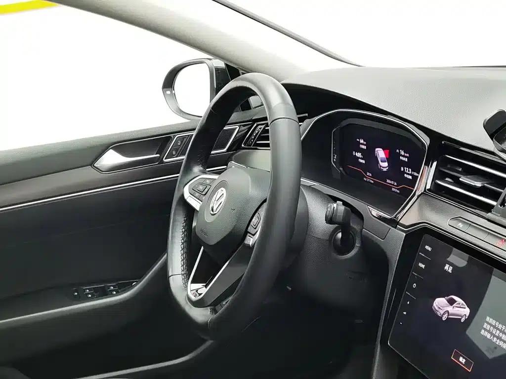 2020 Volkswagen Passat 330TSI DSG Luxury — миниатюра 22