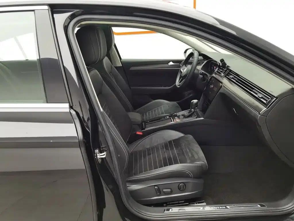 2020 Volkswagen Passat 330TSI DSG Luxury — миниатюра 23