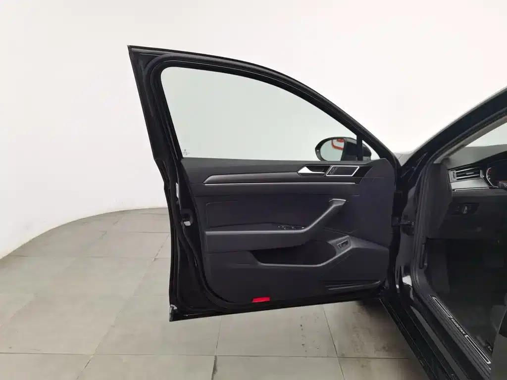 2020 Volkswagen Passat 330TSI DSG Luxury — миниатюра 8