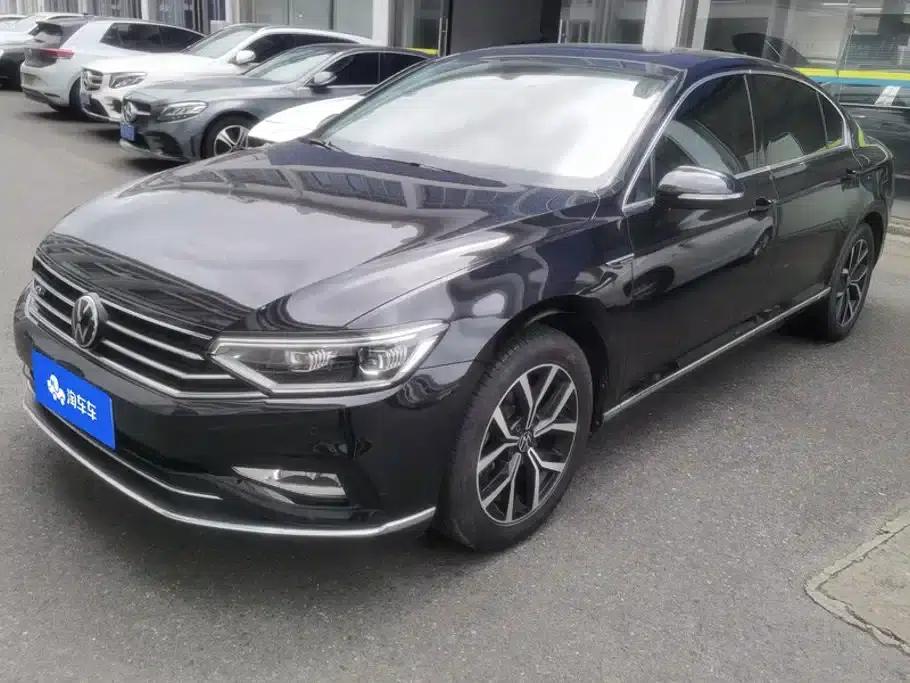 2020 Volkswagen Passat 330TSI DSG Leading Edition — миниатюра 1