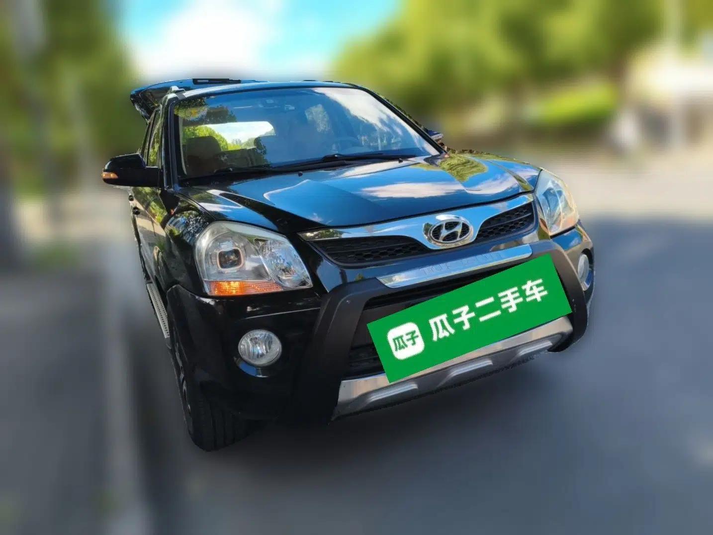 Hyundai Tucson 2013 2.0L Manual Two-Wheel Drive Fashion Edition — миниатюра 3