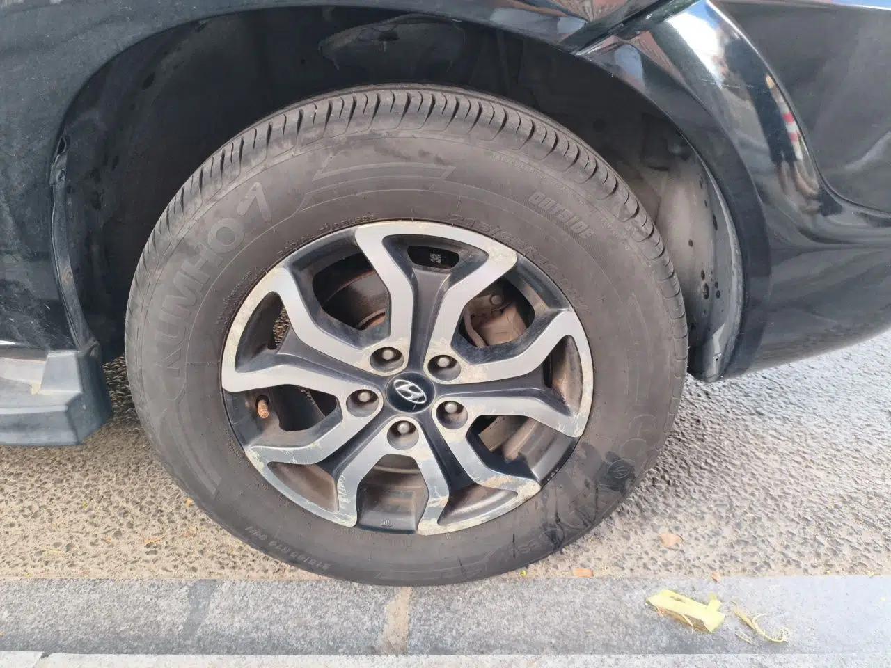 Hyundai Tucson 2013 2.0L Manual Two-Wheel Drive Fashion Edition — миниатюра 8