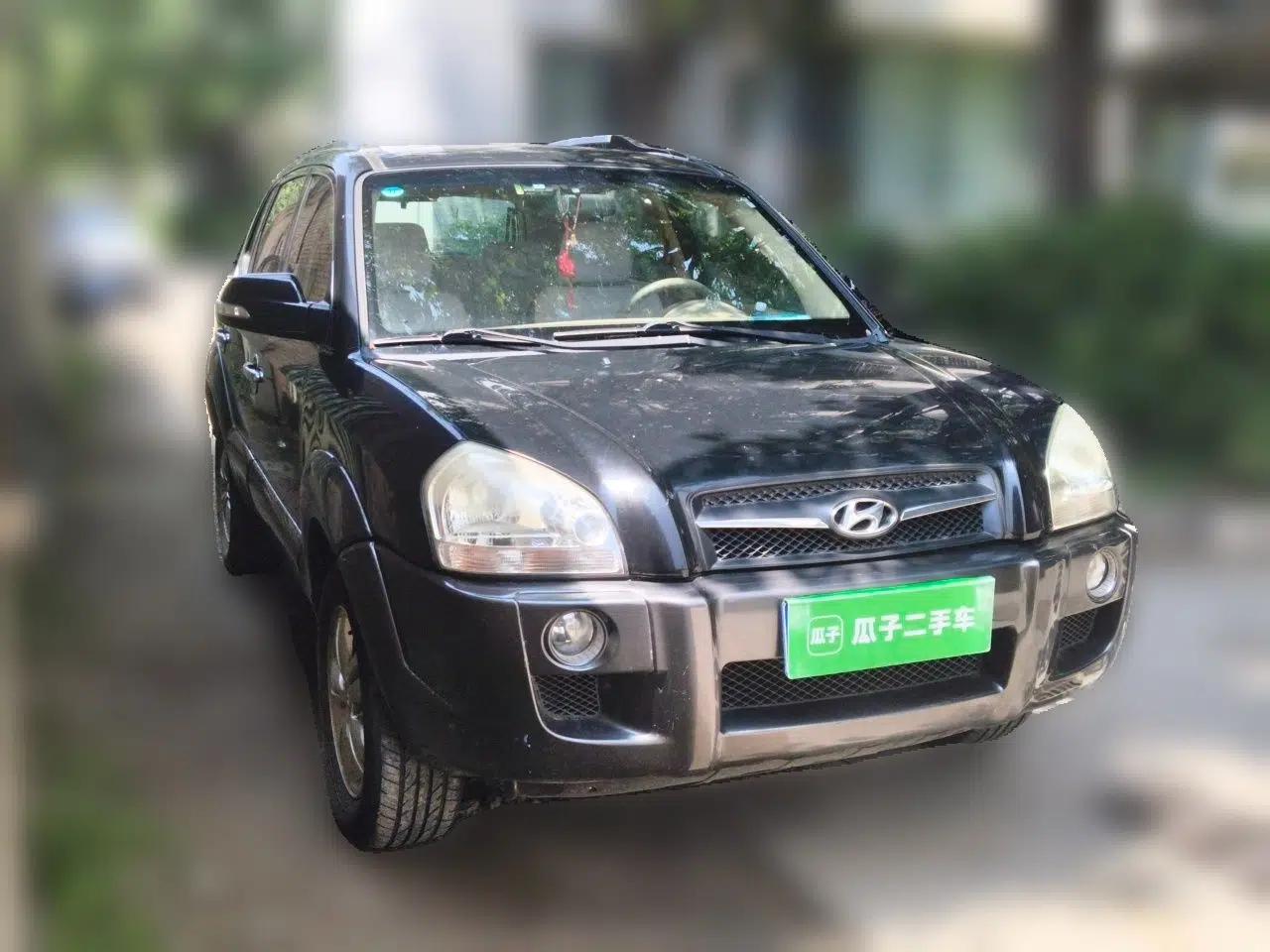 Hyundai Tucson 2009 2.0L Manual Two-Wheel Drive Fashion Edition — миниатюра 3