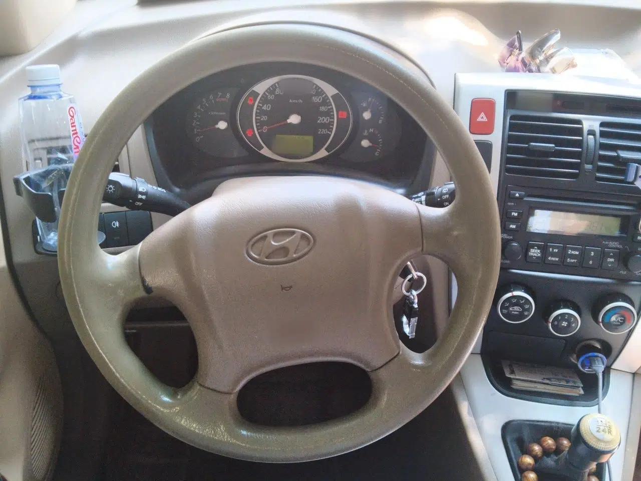 Hyundai Tucson 2009 2.0L Manual Two-Wheel Drive Fashion Edition — миниатюра 10