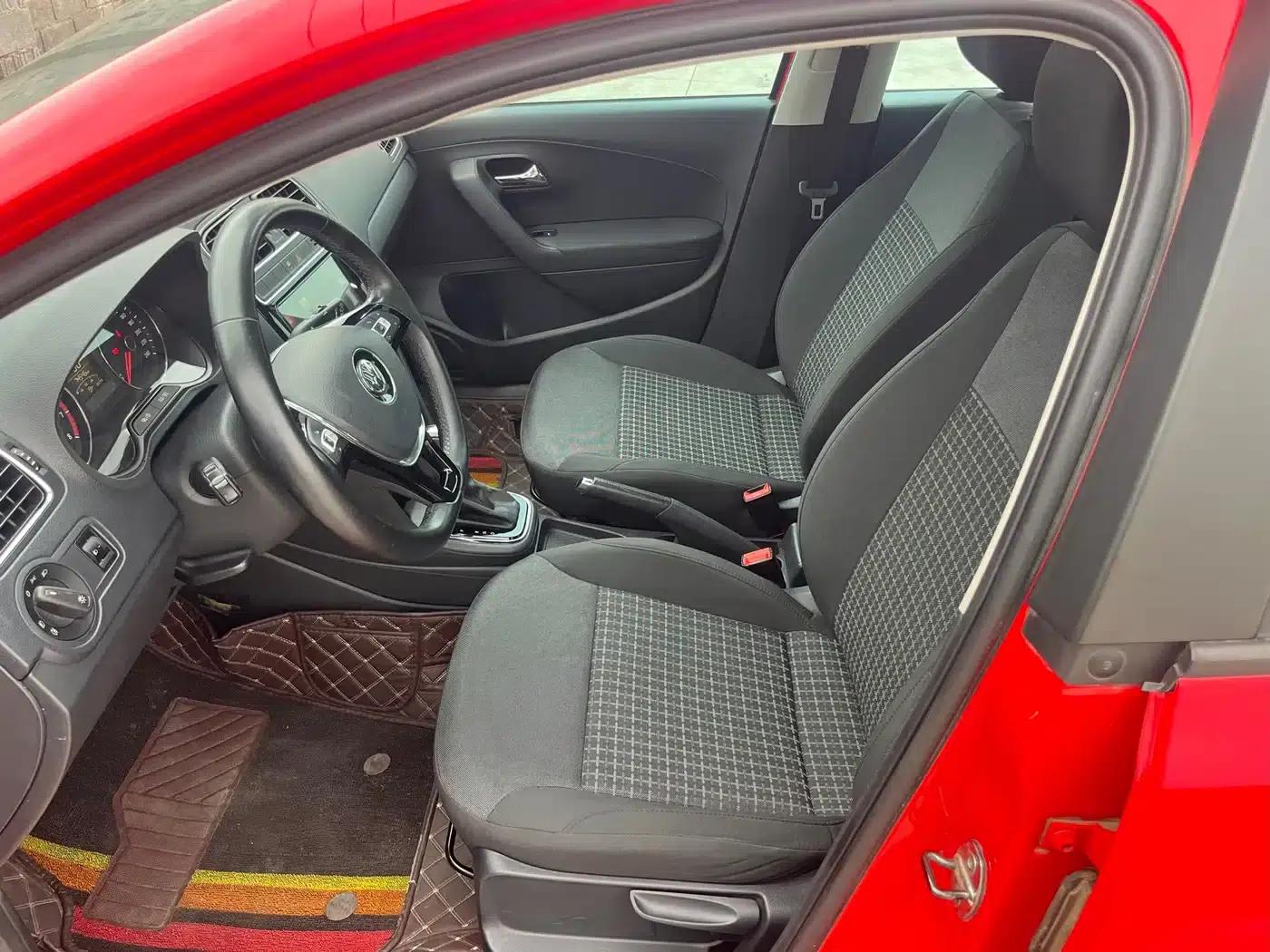 2016 Polo 1.6L Automatic Comfort Model — миниатюра 5