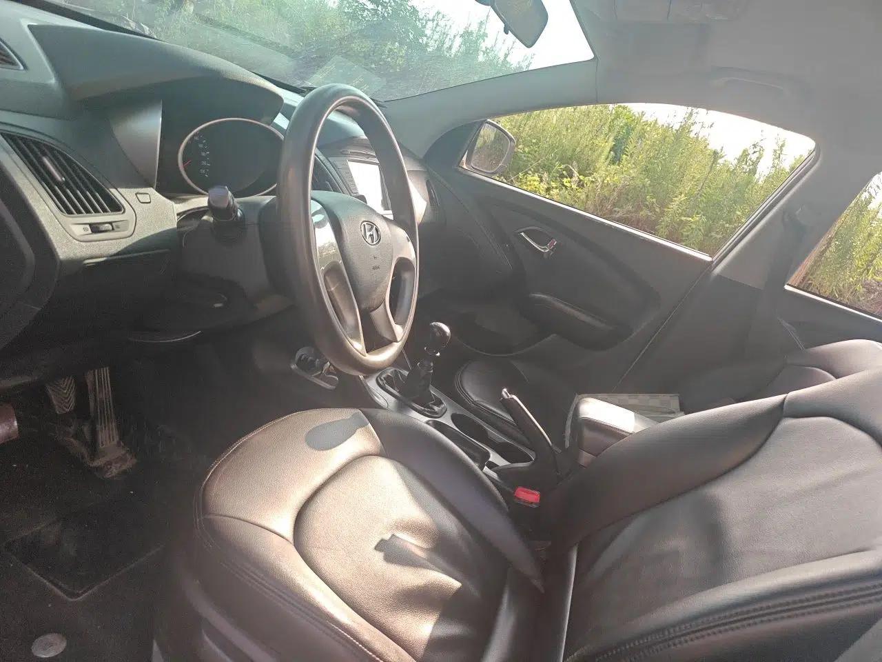 Hyundai ix35 2012 2.0L Manual Two-Wheel Drive New Edition GL — миниатюра 15
