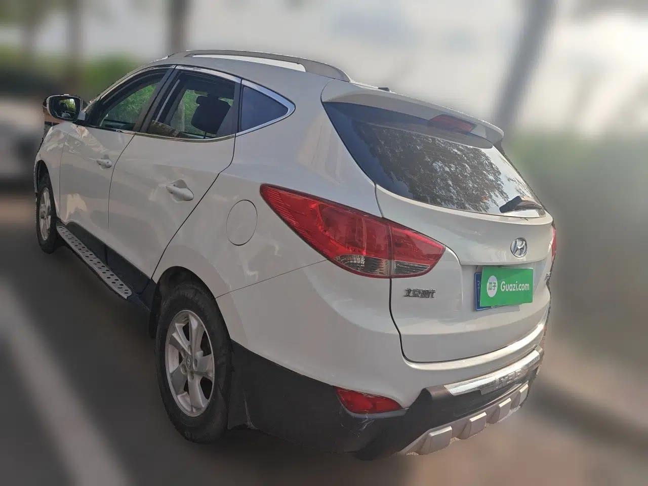 Hyundai ix35 2012 2.0L Manual Two-Wheel Drive New Edition GL — миниатюра 4