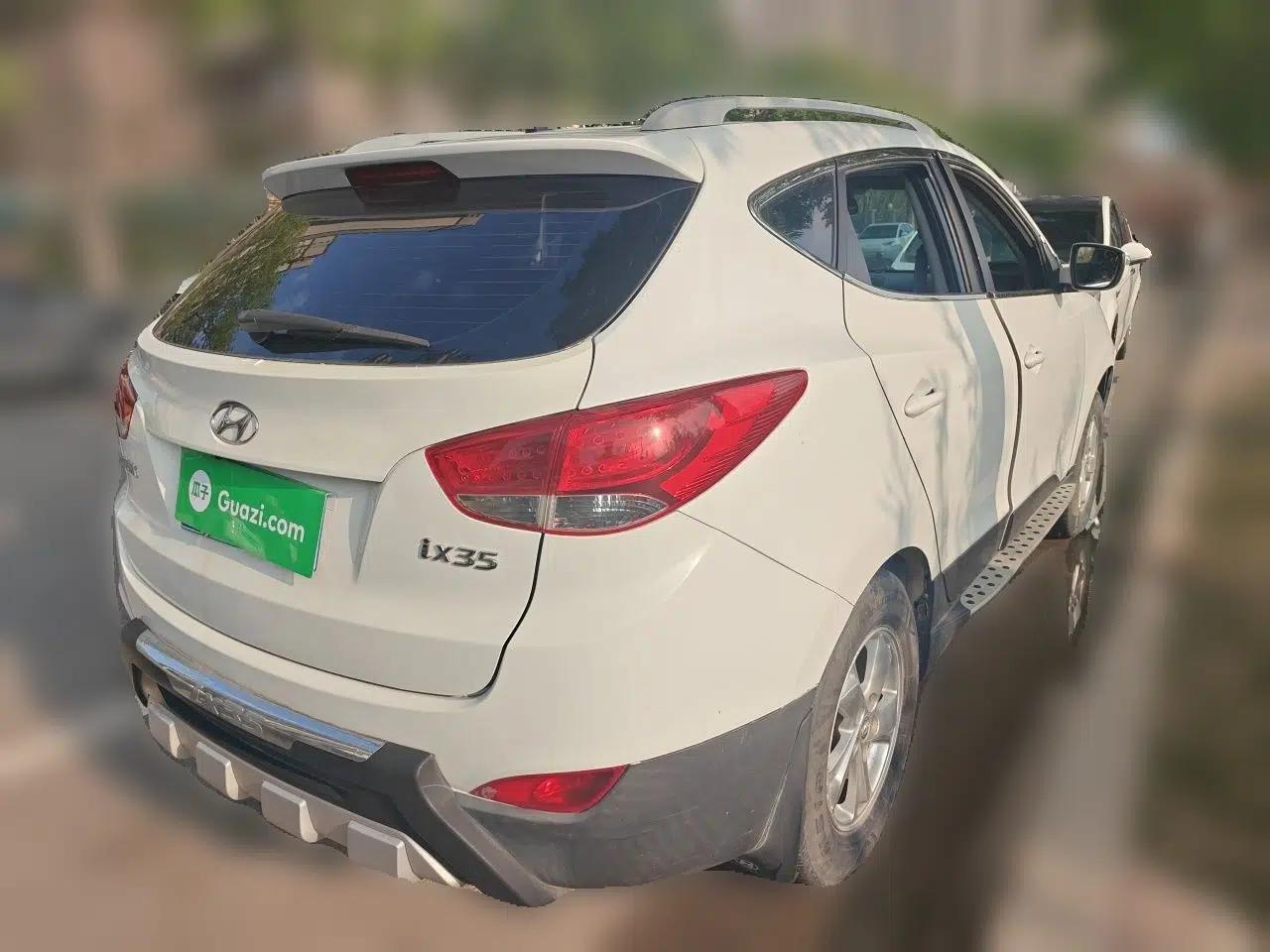 Hyundai ix35 2012 2.0L Manual Two-Wheel Drive New Edition GL — миниатюра 6
