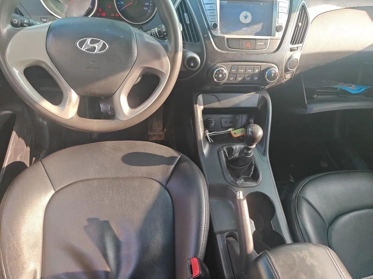 Hyundai ix35 2012 2.0L Manual Two-Wheel Drive New Edition GL — миниатюра 9