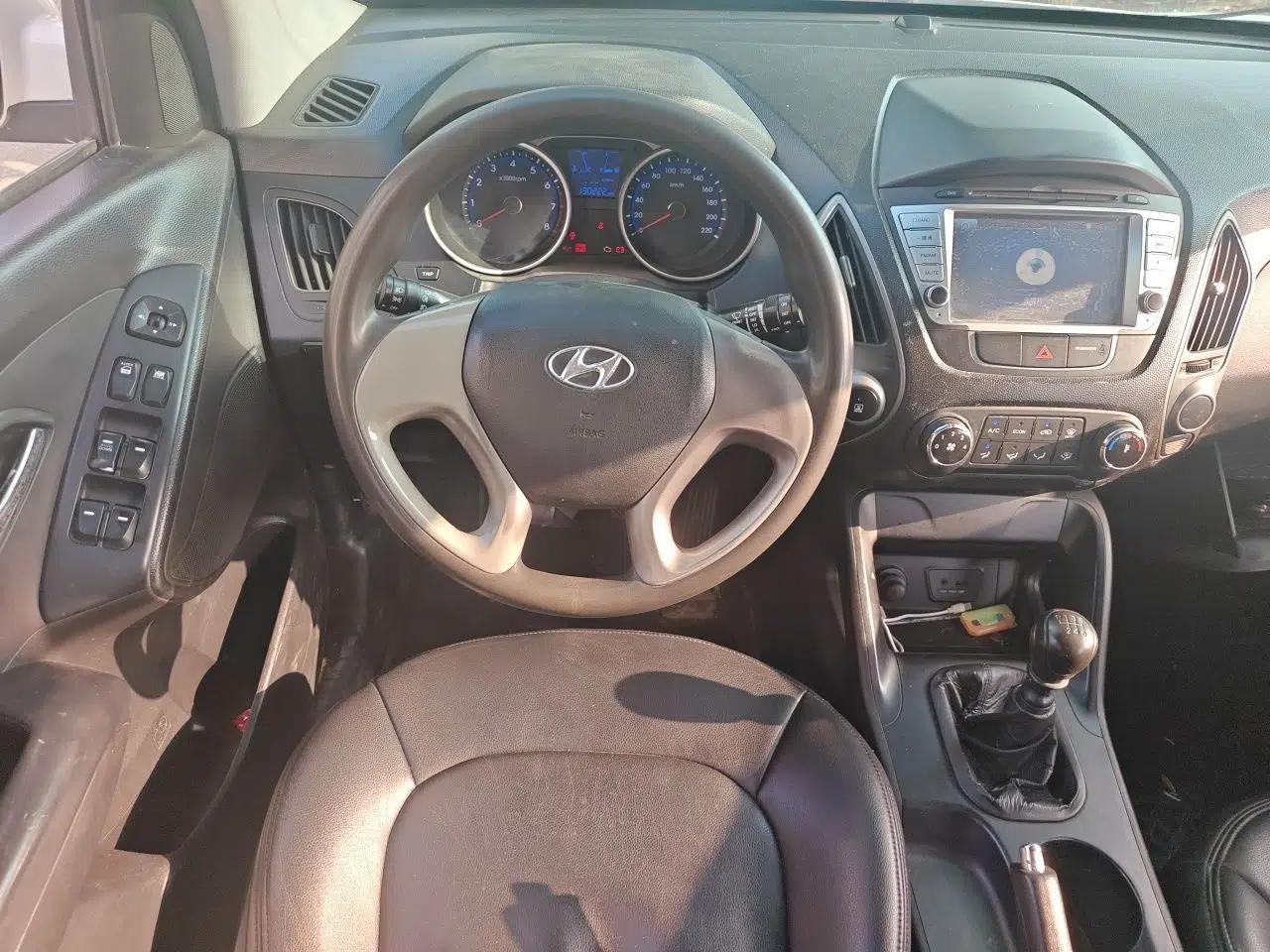Hyundai ix35 2012 2.0L Manual Two-Wheel Drive New Edition GL — миниатюра 10