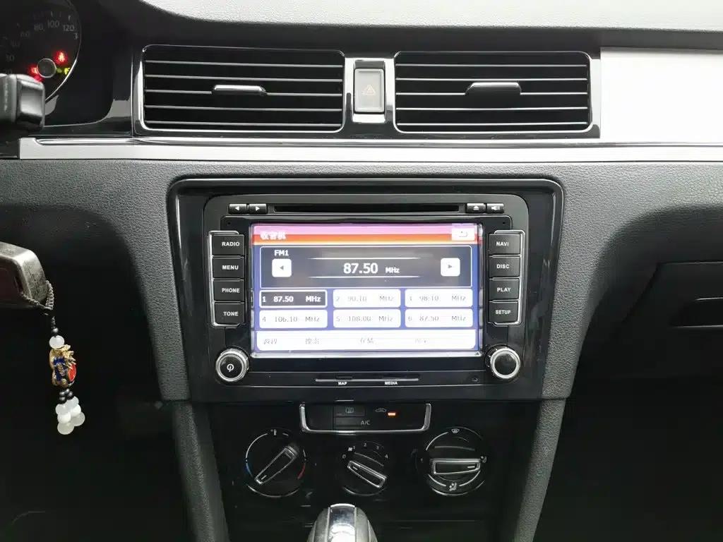 2015 Volkswagen Bora Value Edition 1.6L Automatic Comfort Model — миниатюра 12