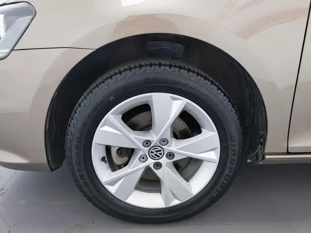 2015 Volkswagen Bora Value Edition 1.6L Automatic Comfort Model — миниатюра 17