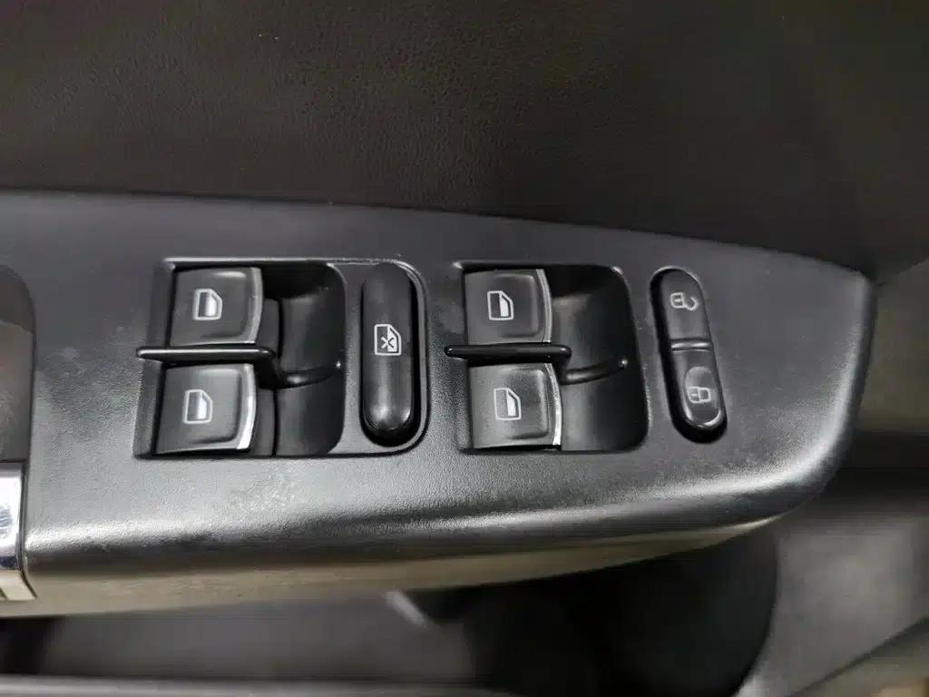 2015 Volkswagen Bora Value Edition 1.6L Automatic Comfort Model — миниатюра 9