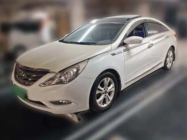 Hyundai Sonata 2011 2.0L Automatic Leading Edition