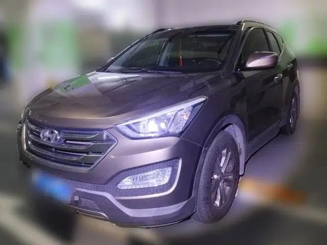 Hyundai Santa Fe 2013 2.4L Automatic Two-Wheel Drive Smart Version