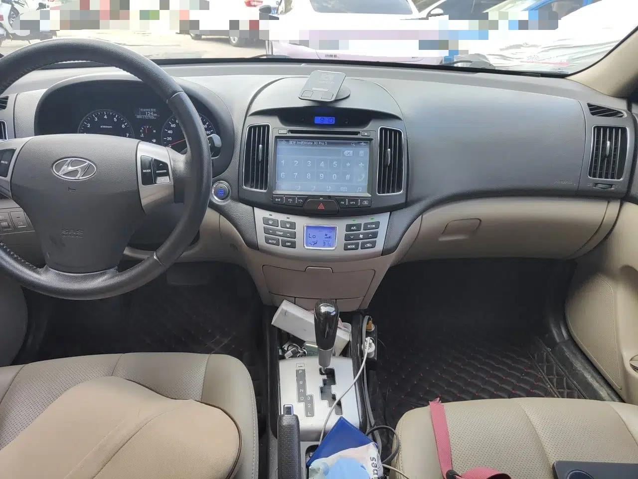 Hyundai Celesta 2011 1.6L Automatic Luxury Version — миниатюра 13