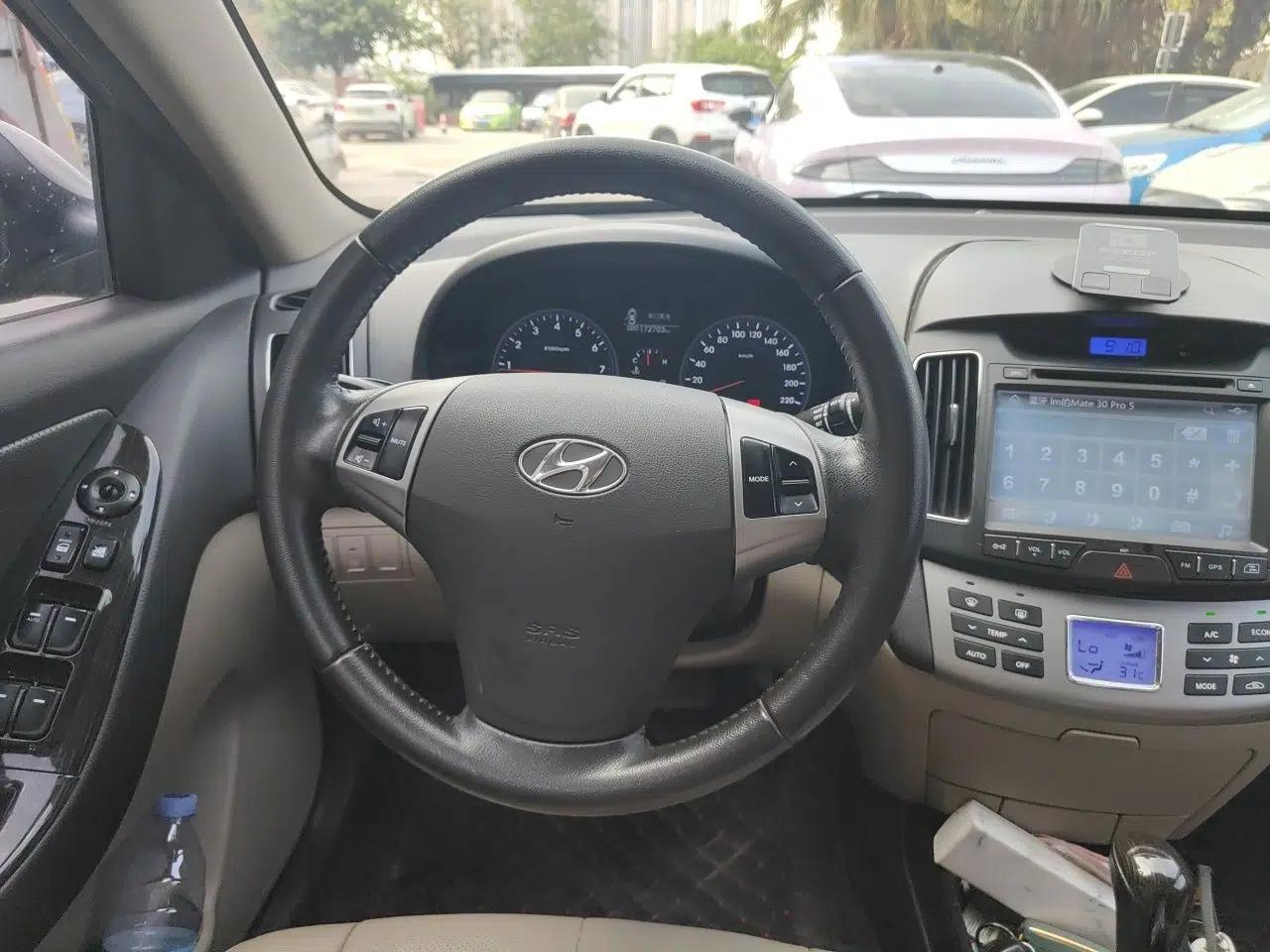 Hyundai Celesta 2011 1.6L Automatic Luxury Version — миниатюра 10