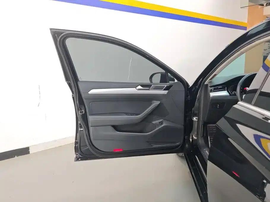 2022 Volkswagen Passat PHEV GTE Luxury Edition — миниатюра 7