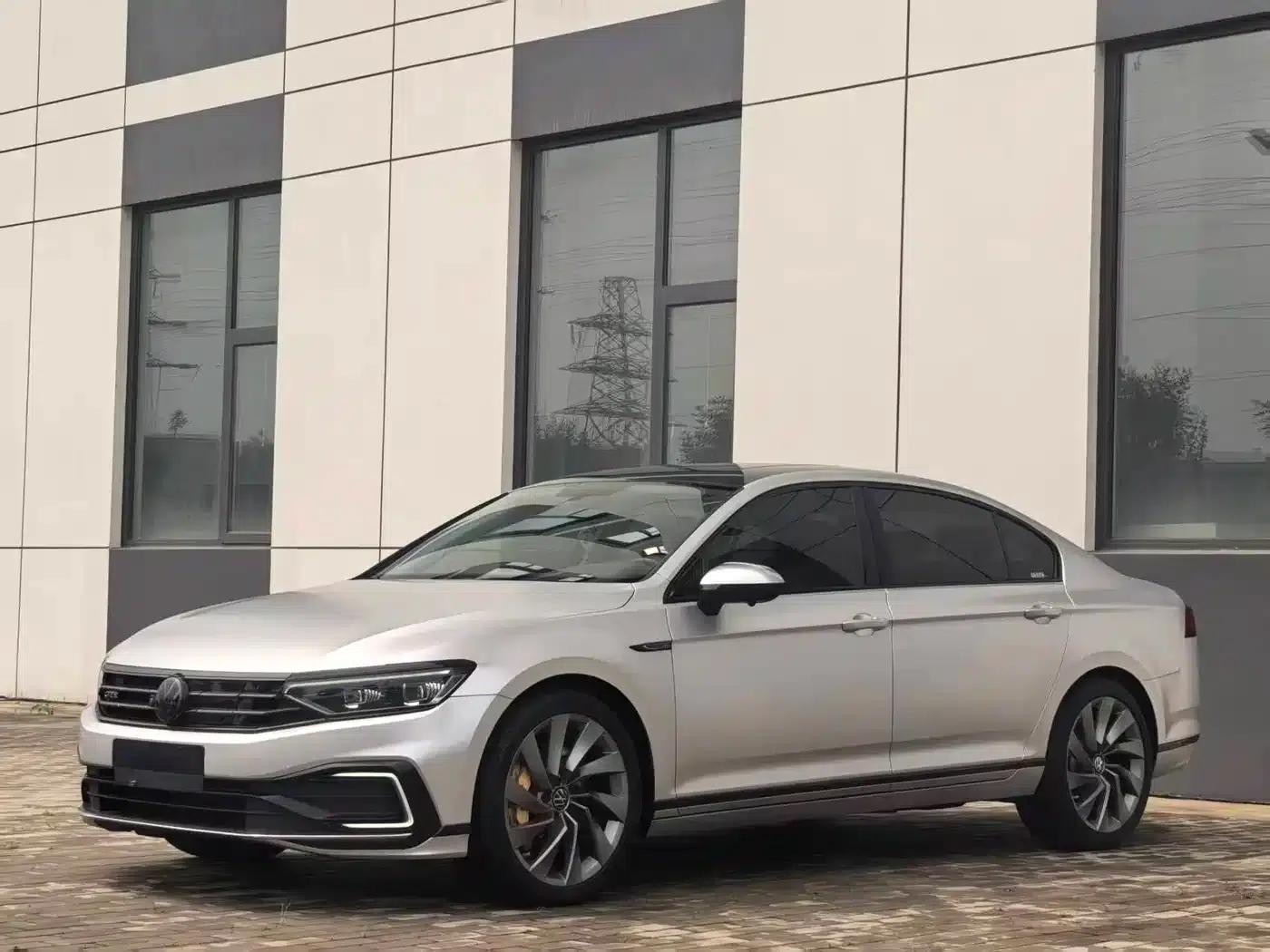 2020 Volkswagen Passat PHEV GTE Luxury Edition — миниатюра 3