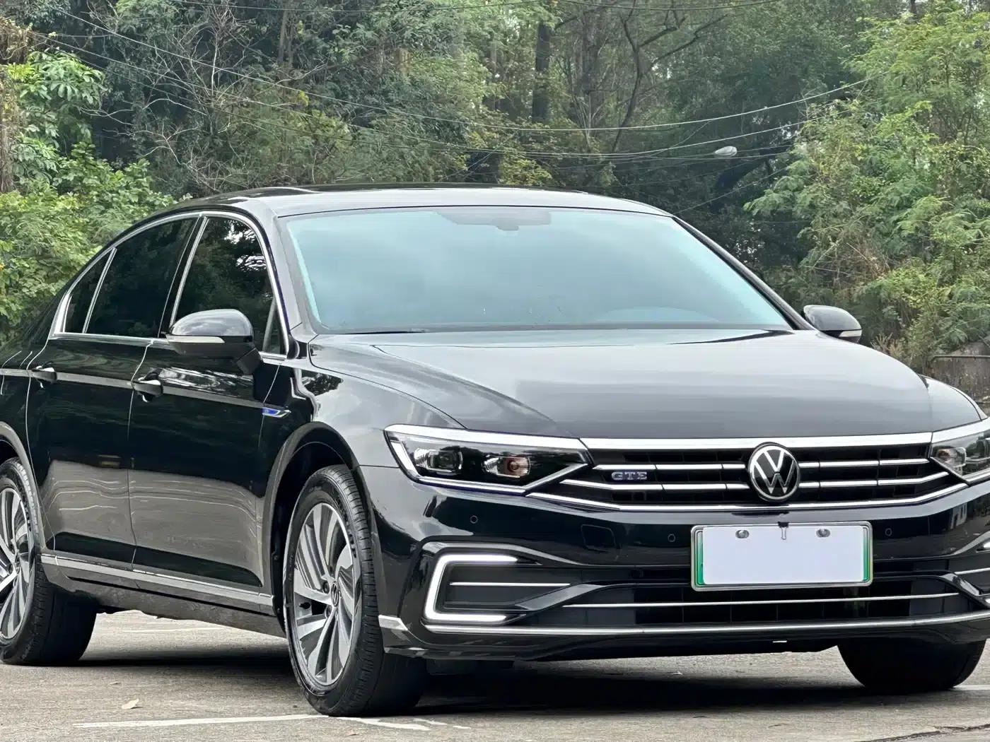 2022 Volkswagen Passat PHEV GTE Luxury Edition — миниатюра 3