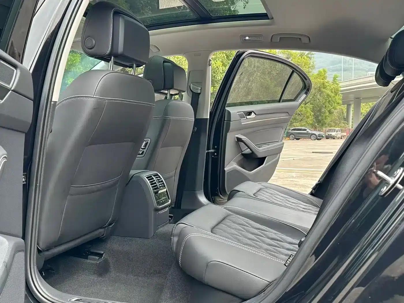 2022 Volkswagen Passat PHEV GTE Luxury Edition — миниатюра 6