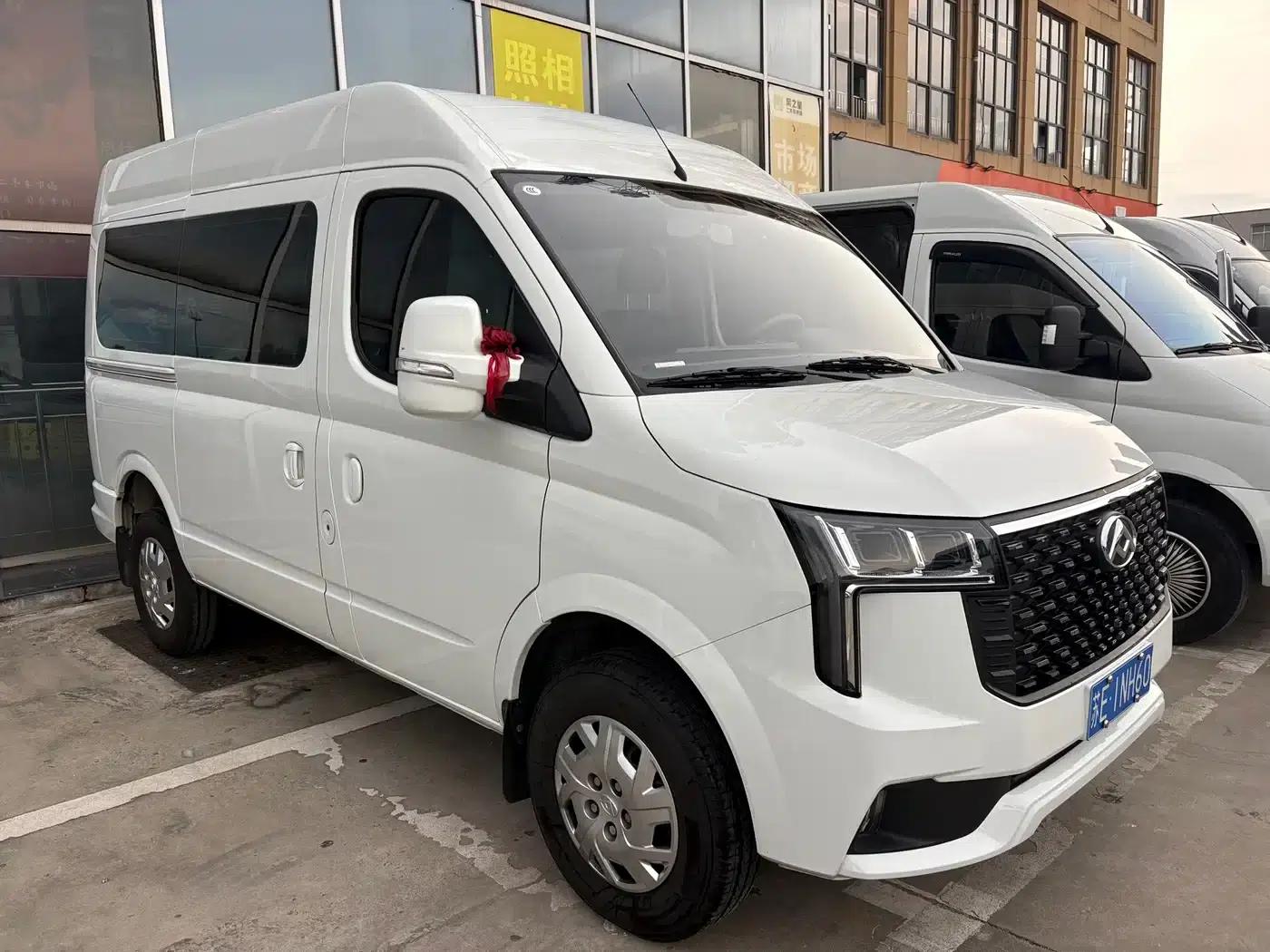 Xintu V80 2025 PRO Aoyuntong 2.0T Automatic Short Wheelbase Mid-Roof 5/6 Seats — миниатюра 3