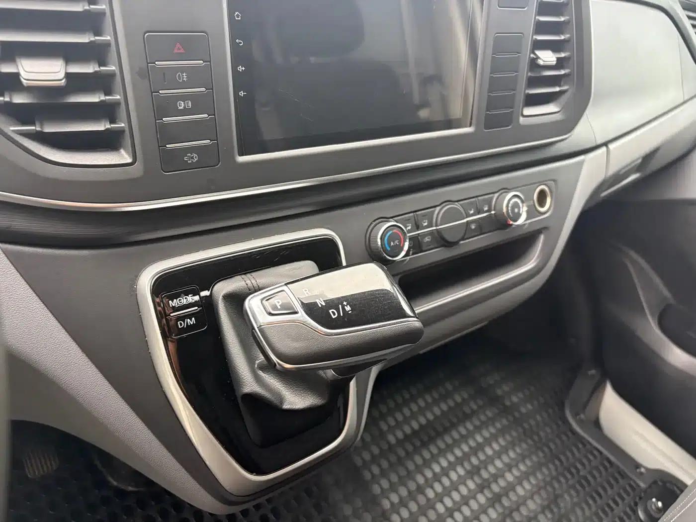 Xintu V80 2025 PRO Aoyuntong 2.0T Automatic Short Wheelbase Mid-Roof 5/6 Seats — миниатюра 5