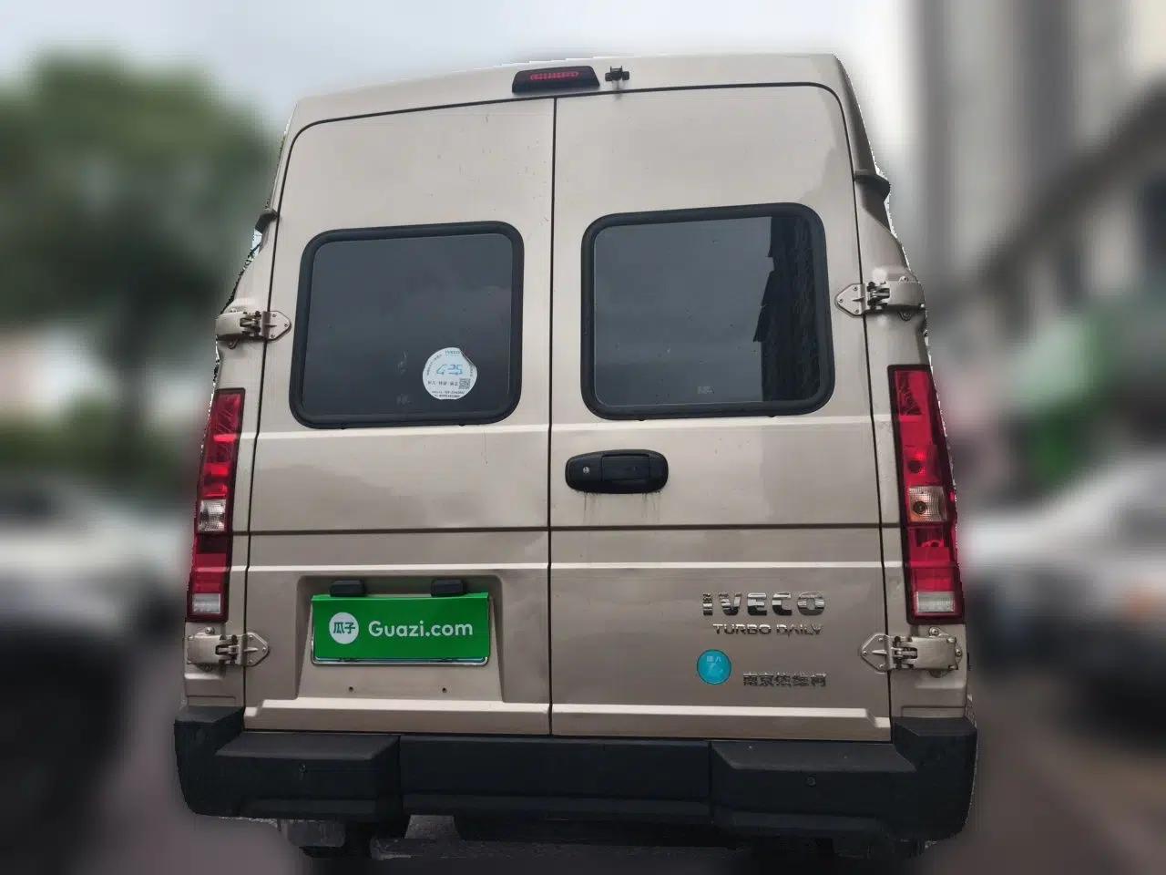 Iveco Daily 2023 2.5T A35M1 Short Wheelbase Mid-Height Single-Tire Side-Sliding Door 5–9 Seats — миниатюра 5