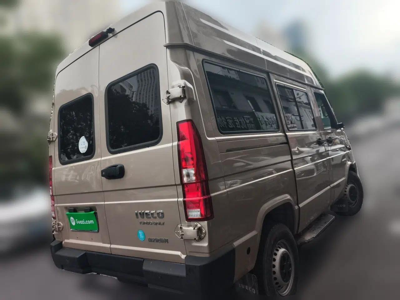Iveco Daily 2023 2.5T A35M1 Short Wheelbase Mid-Height Single-Tire Side-Sliding Door 5–9 Seats — миниатюра 6