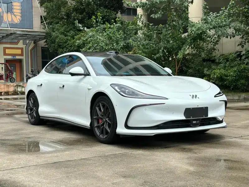Zhiji L6 2024 Max Standard Edition 75kWh — миниатюра 3