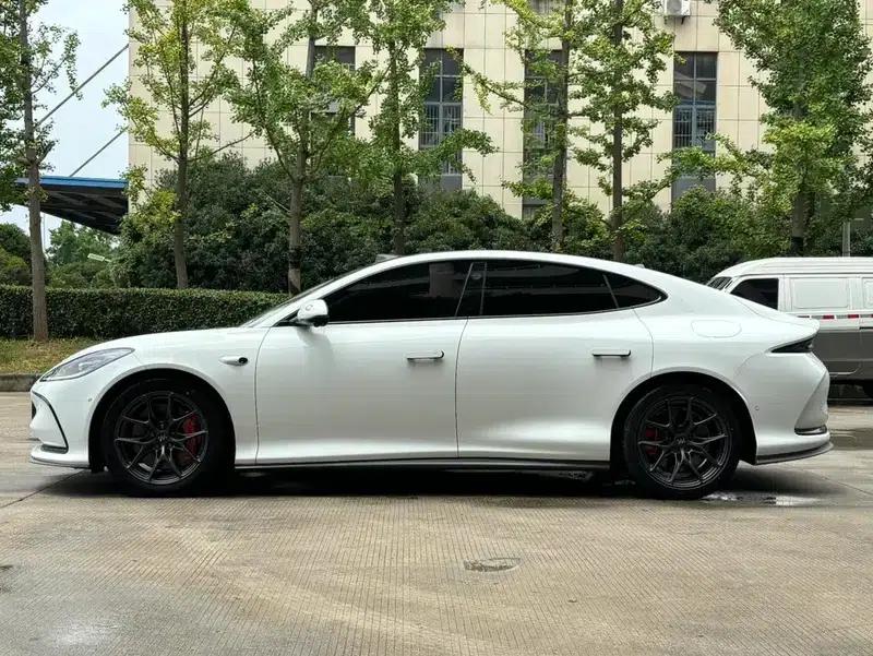 Zhiji L6 2024 Max Standard Edition 75kWh — миниатюра 4