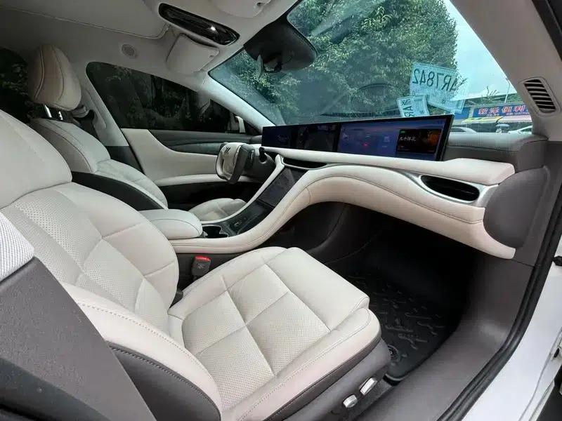 Zhiji L6 2024 Max Standard Edition 75kWh — миниатюра 8