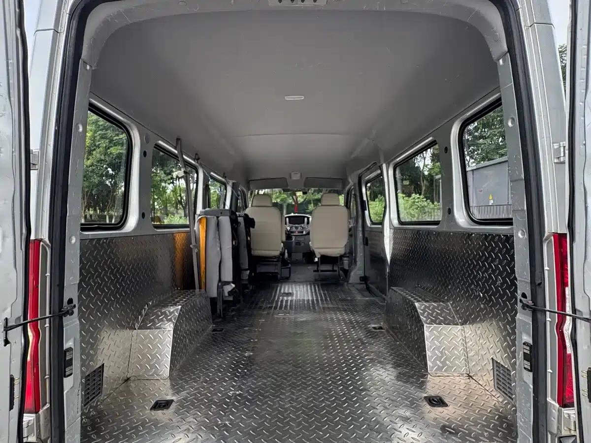 Yufeng 2020 2.5T V9 Logistics Van, Long Wheelbase, Medium Roof, 6-9 Seats, National V Emission Standard ZD25 — миниатюра 11